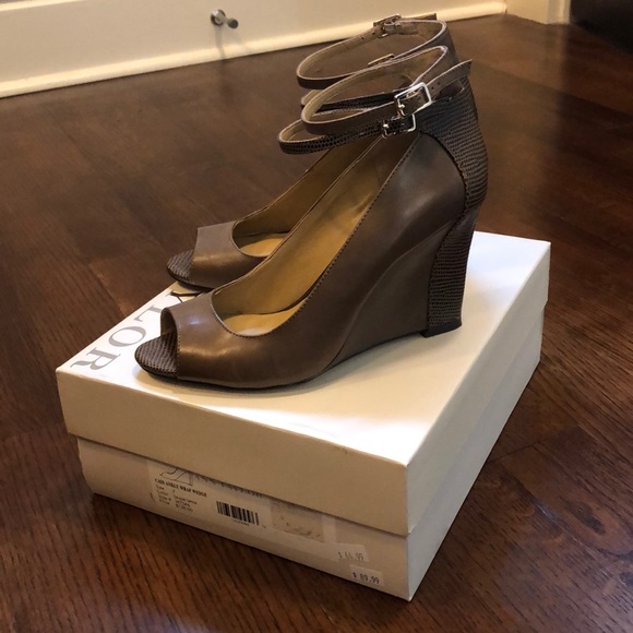 Ann Taylor Cass ankle strap wedges - Picture 2 of 5